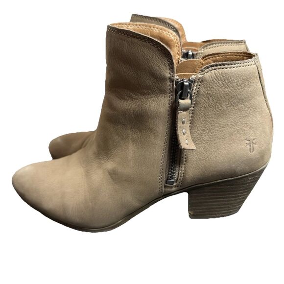 Frye Judith Zip Ankle Booties Womens Size 9.5M Taupe Suede Leather Western - Picture 1 of 9